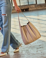 Oatmeal % Savangie Pleated Leather Tote Bag-3