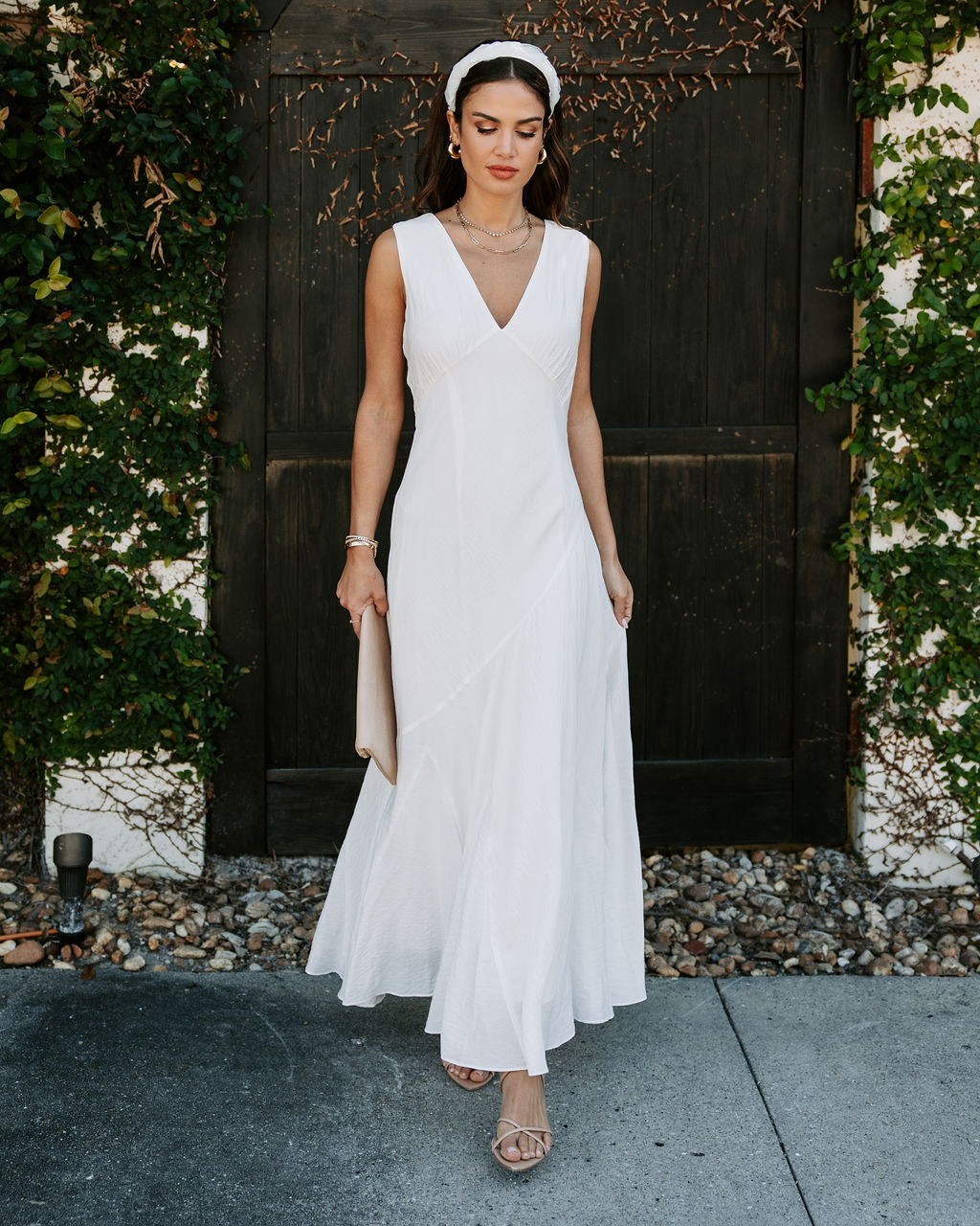 Vada Sleeveless V VICI