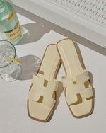 Daffodil % Gordy Flat Sandal-6