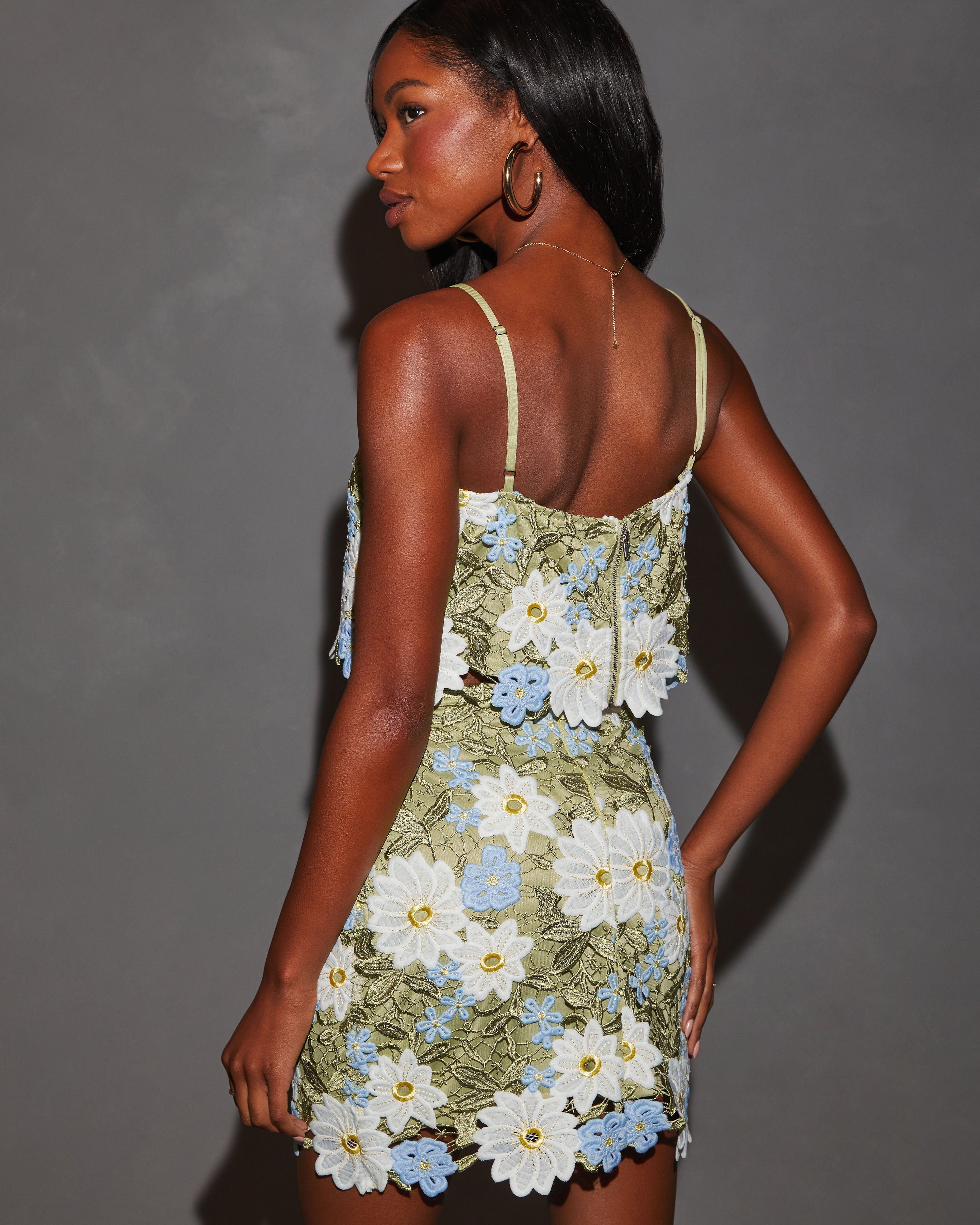 Daisy Floral Applique Sleeveless Crop Top – VICI