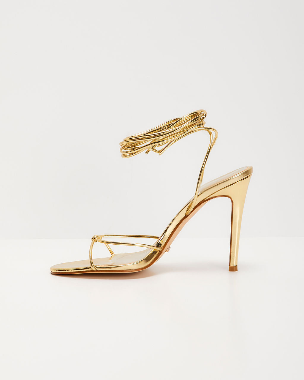 Gold strappy heels hi-res stock photography and images - Alamy