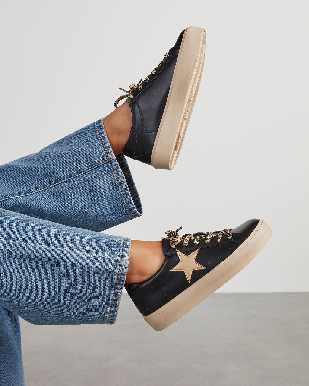 Black lace up platform 2024 sneakers